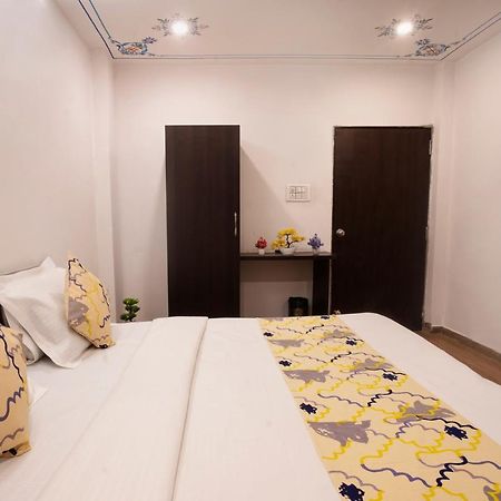 Tripli Hotels Arunoday Palace Ουνταϊπούρ Εξωτερικό φωτογραφία