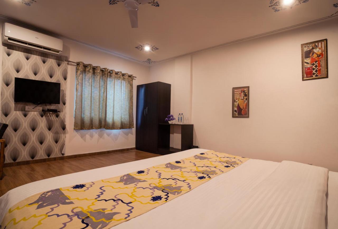Tripli Hotels Arunoday Palace Ουνταϊπούρ Εξωτερικό φωτογραφία