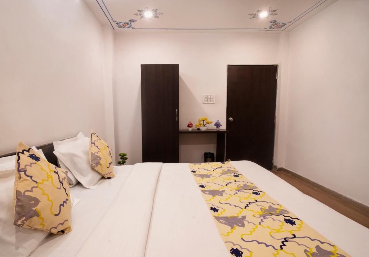 Tripli Hotels Arunoday Palace Ουνταϊπούρ Εξωτερικό φωτογραφία