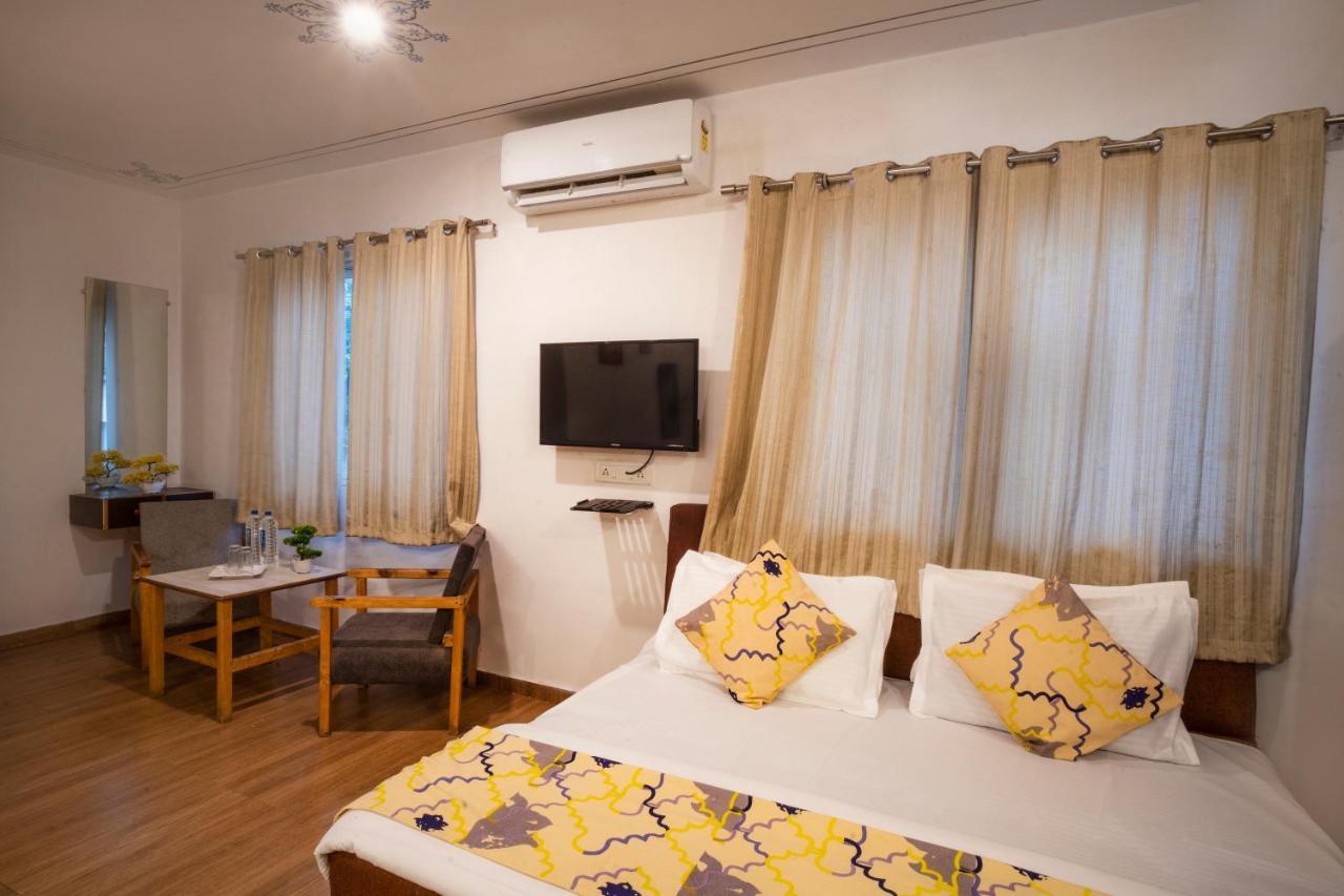 Tripli Hotels Arunoday Palace Ουνταϊπούρ Εξωτερικό φωτογραφία