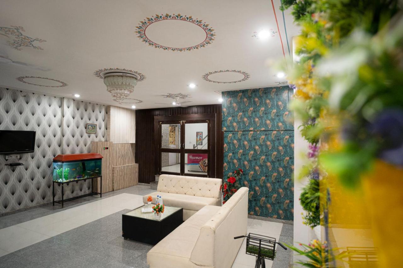 Tripli Hotels Arunoday Palace Ουνταϊπούρ Εξωτερικό φωτογραφία