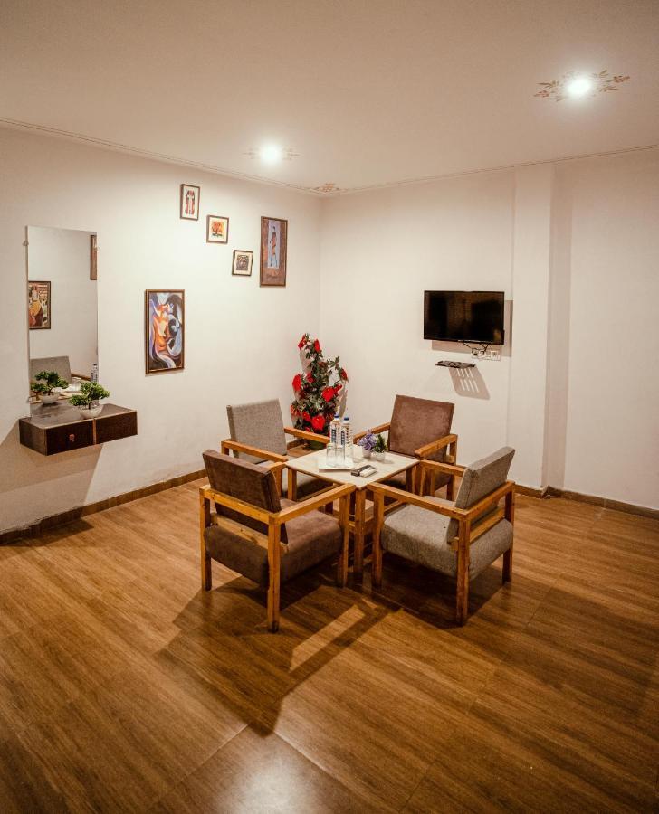 Tripli Hotels Arunoday Palace Ουνταϊπούρ Εξωτερικό φωτογραφία