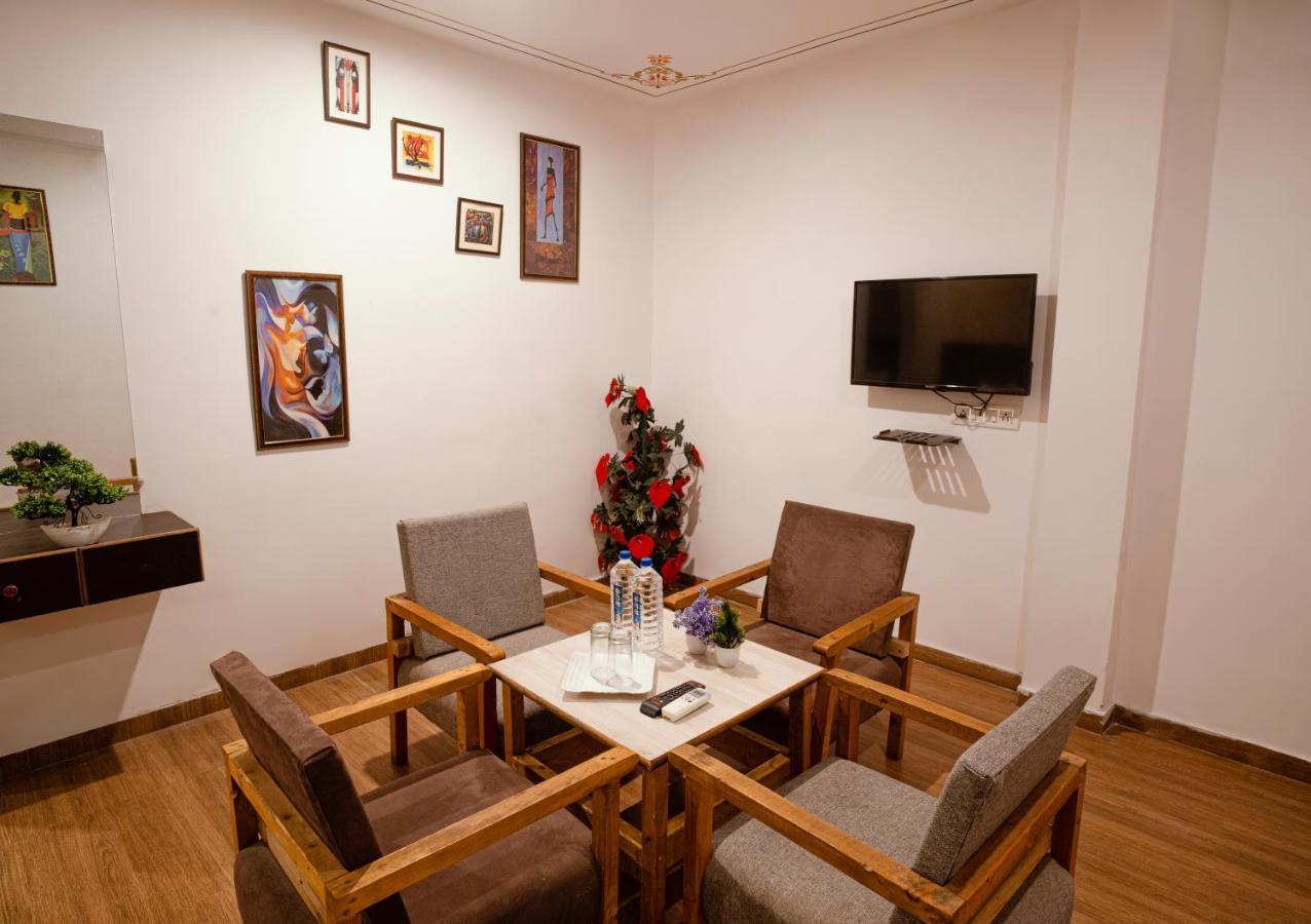 Tripli Hotels Arunoday Palace Ουνταϊπούρ Εξωτερικό φωτογραφία