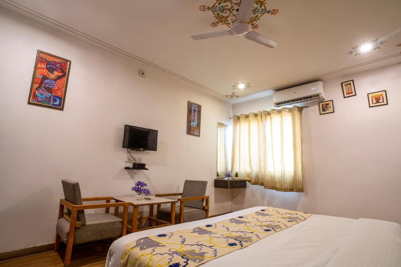 Tripli Hotels Arunoday Palace Ουνταϊπούρ Εξωτερικό φωτογραφία