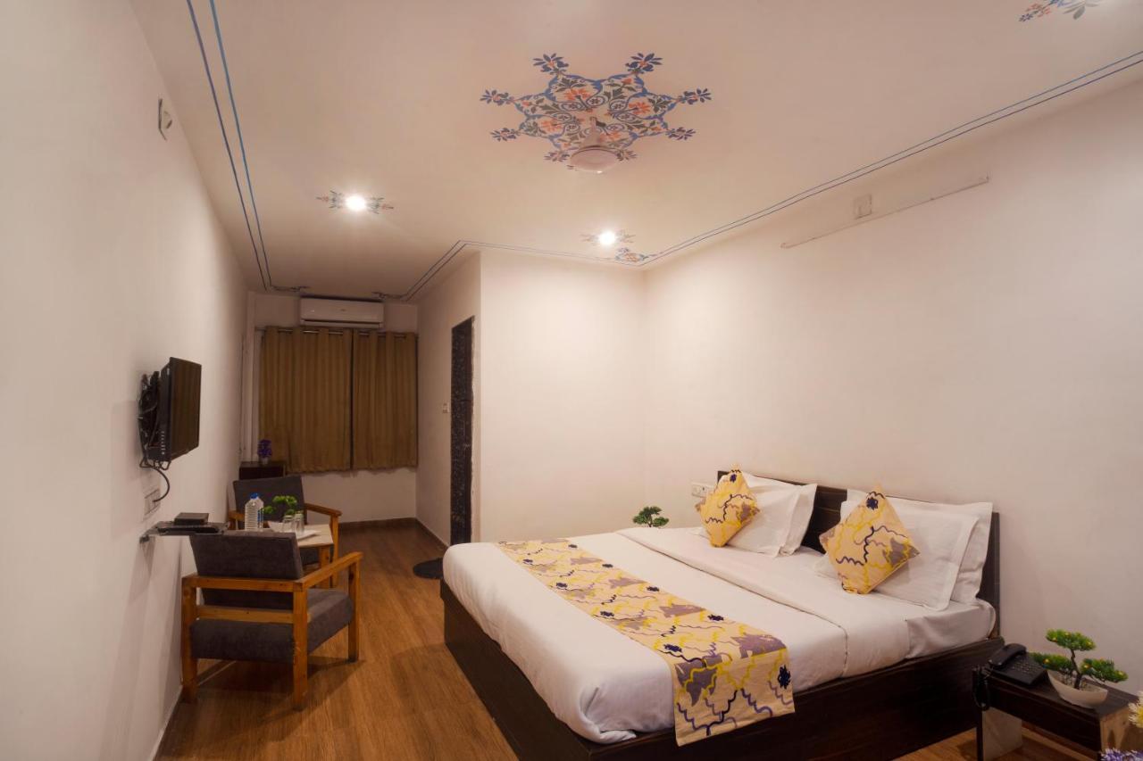 Tripli Hotels Arunoday Palace Ουνταϊπούρ Εξωτερικό φωτογραφία