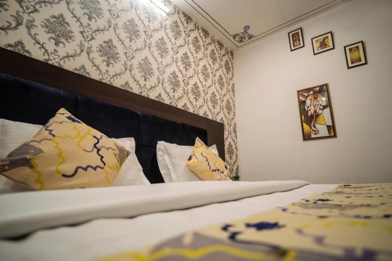 Tripli Hotels Arunoday Palace Ουνταϊπούρ Εξωτερικό φωτογραφία