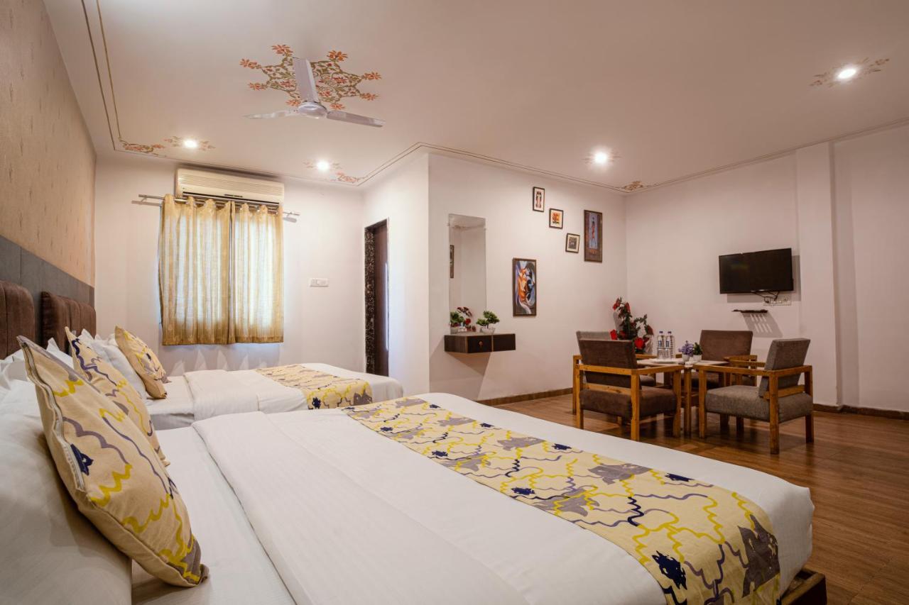 Tripli Hotels Arunoday Palace Ουνταϊπούρ Εξωτερικό φωτογραφία