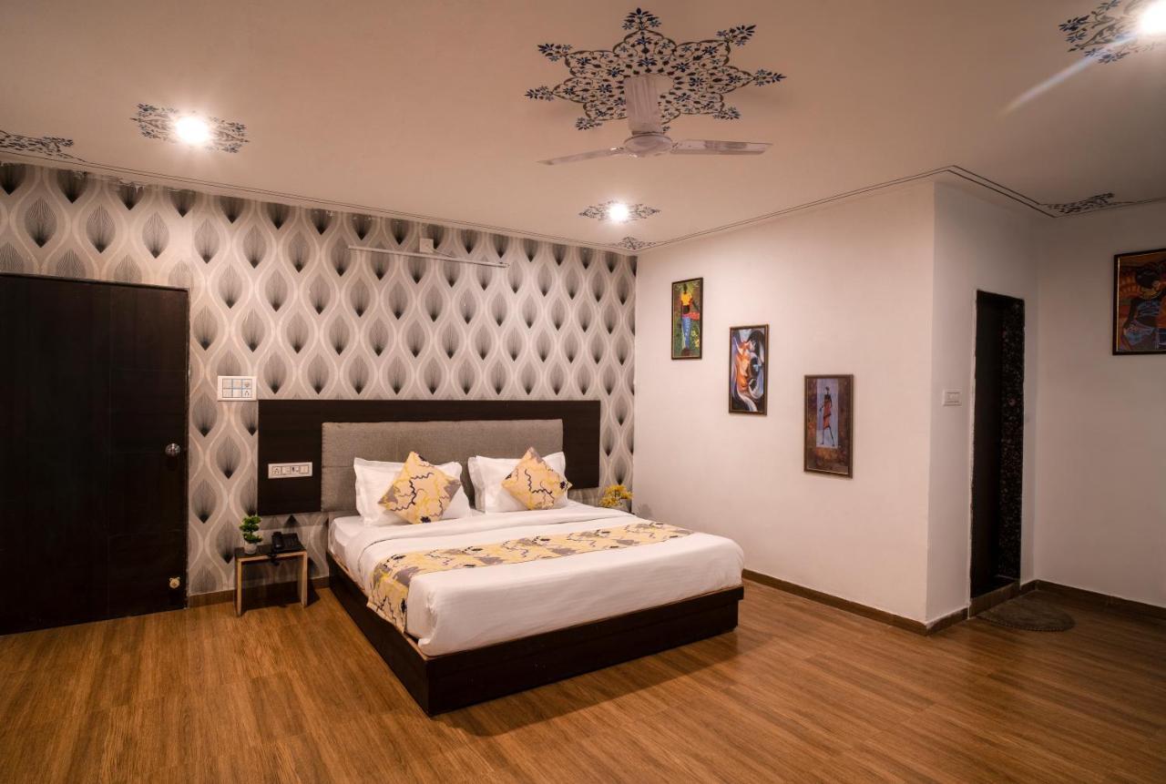 Tripli Hotels Arunoday Palace Ουνταϊπούρ Εξωτερικό φωτογραφία