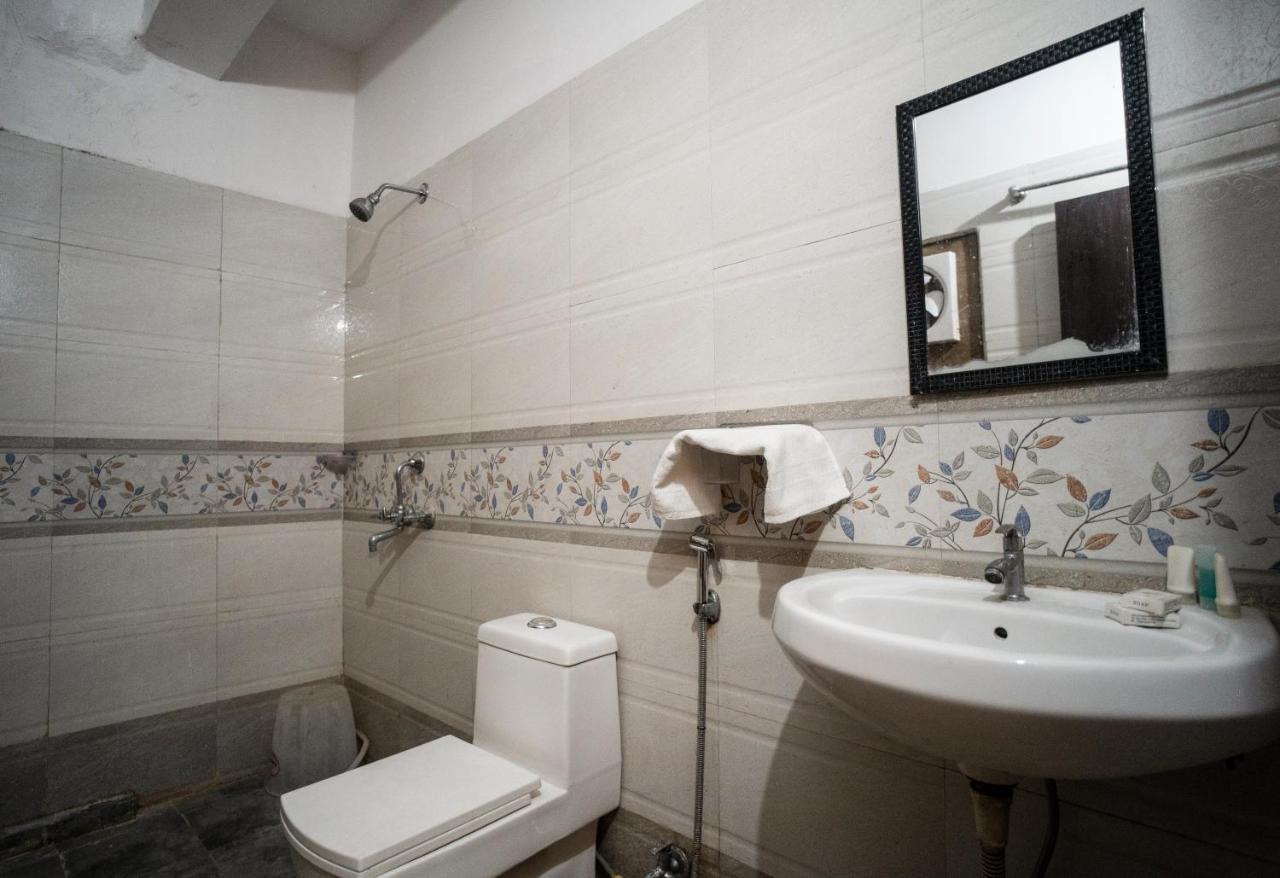 Tripli Hotels Arunoday Palace Ουνταϊπούρ Εξωτερικό φωτογραφία