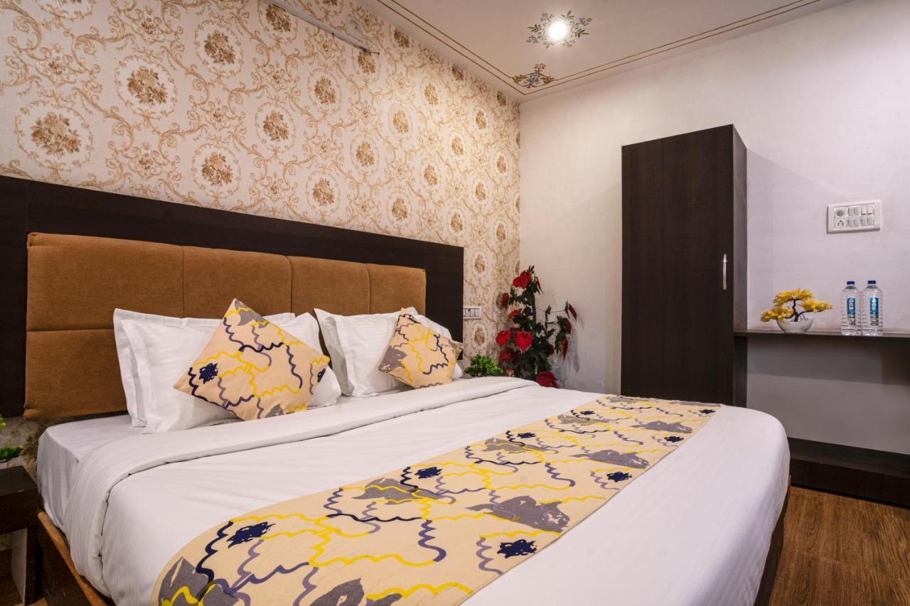 Tripli Hotels Arunoday Palace Ουνταϊπούρ Εξωτερικό φωτογραφία