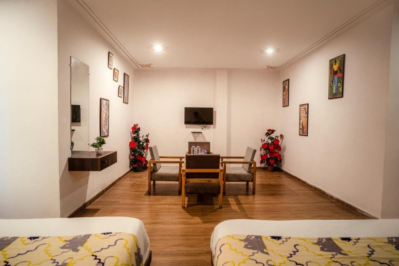 Tripli Hotels Arunoday Palace Ουνταϊπούρ Εξωτερικό φωτογραφία