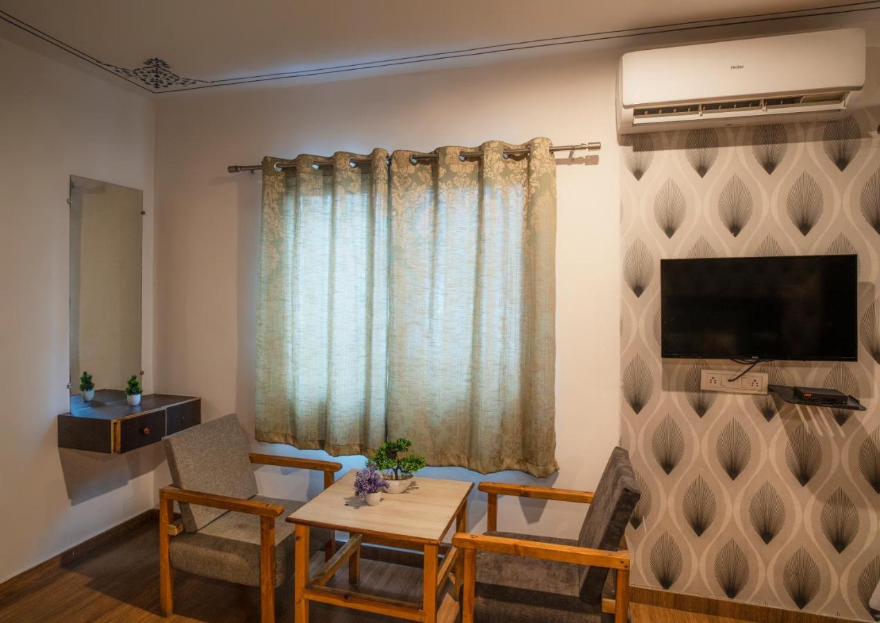 Tripli Hotels Arunoday Palace Ουνταϊπούρ Εξωτερικό φωτογραφία