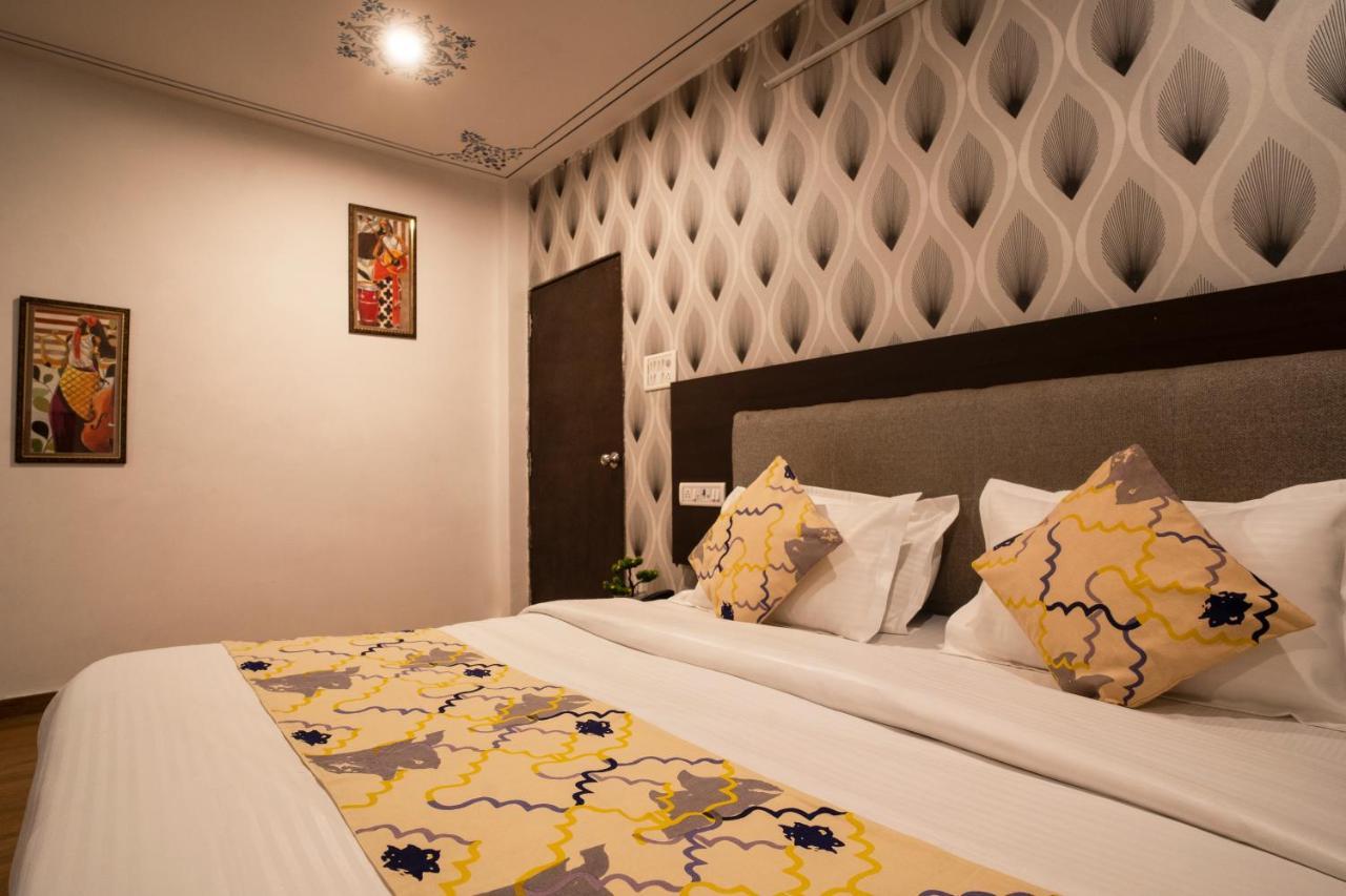 Tripli Hotels Arunoday Palace Ουνταϊπούρ Εξωτερικό φωτογραφία
