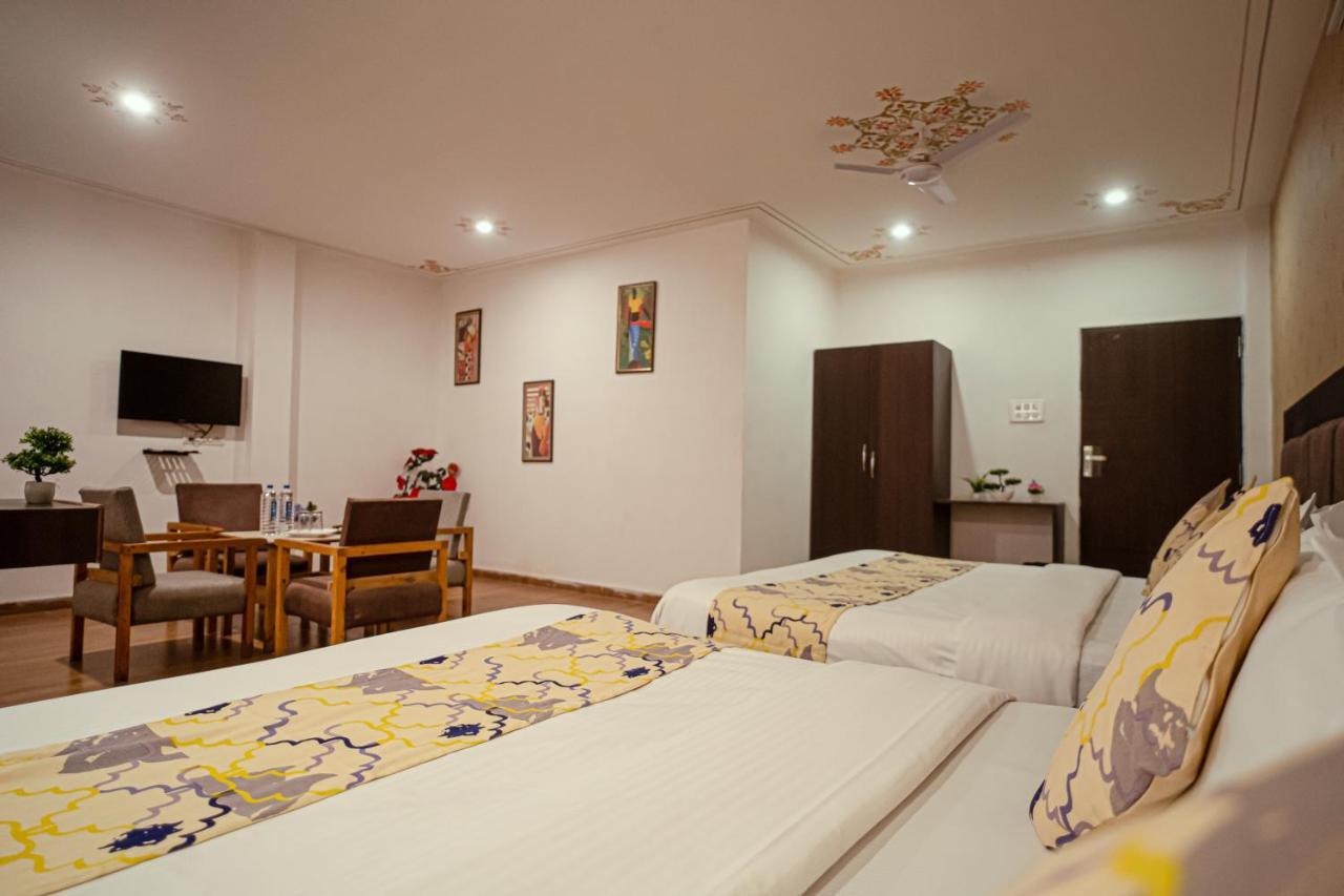 Tripli Hotels Arunoday Palace Ουνταϊπούρ Εξωτερικό φωτογραφία