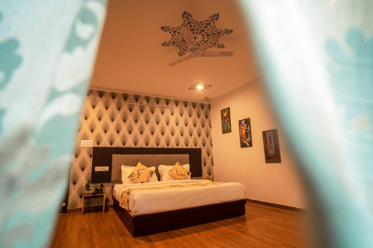 Tripli Hotels Arunoday Palace Ουνταϊπούρ Εξωτερικό φωτογραφία