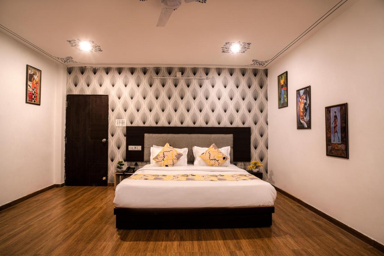 Tripli Hotels Arunoday Palace Ουνταϊπούρ Εξωτερικό φωτογραφία