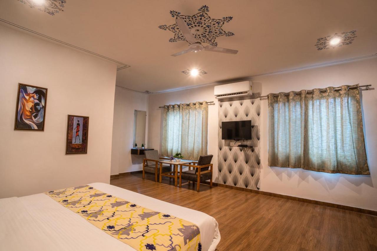 Tripli Hotels Arunoday Palace Ουνταϊπούρ Εξωτερικό φωτογραφία
