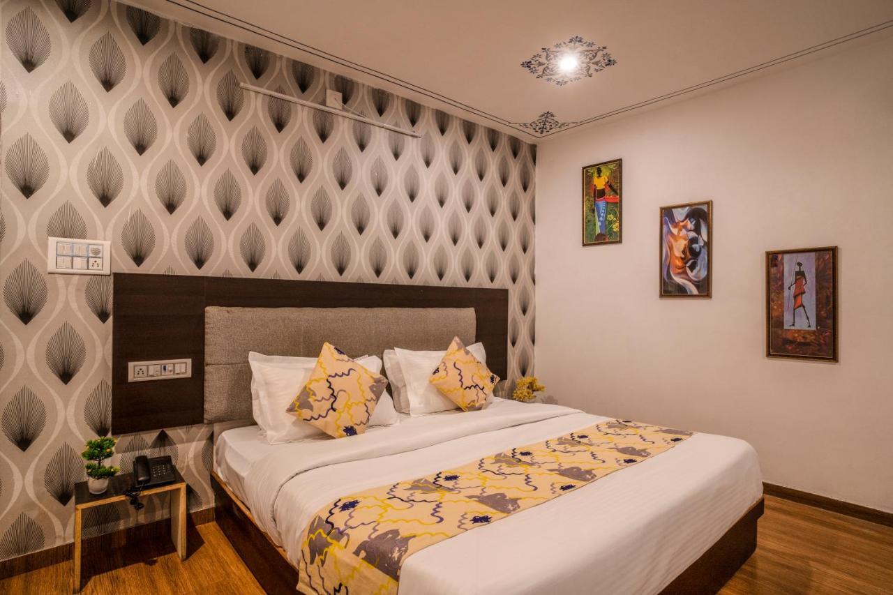 Tripli Hotels Arunoday Palace Ουνταϊπούρ Εξωτερικό φωτογραφία