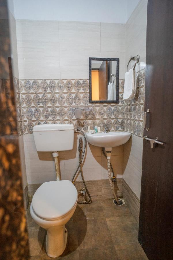 Tripli Hotels Arunoday Palace Ουνταϊπούρ Εξωτερικό φωτογραφία