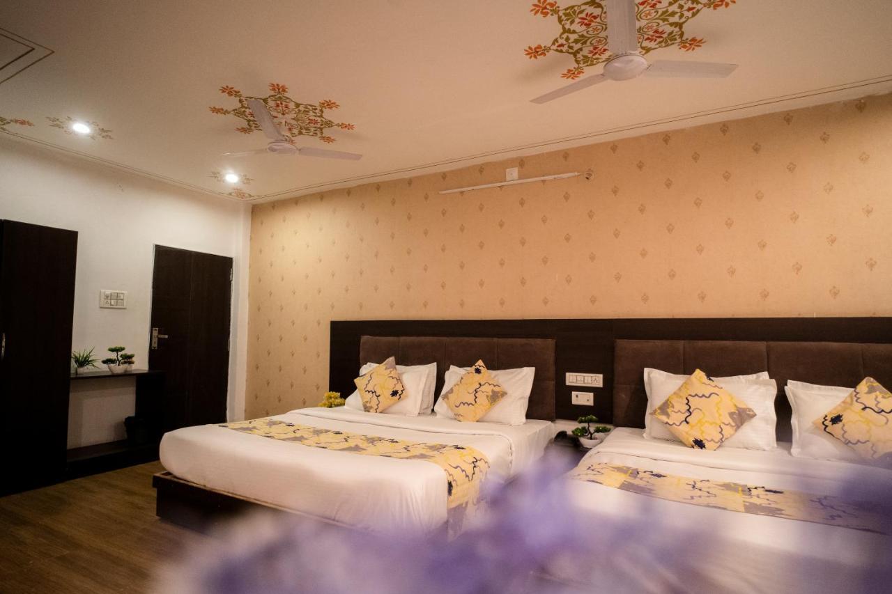 Tripli Hotels Arunoday Palace Ουνταϊπούρ Εξωτερικό φωτογραφία