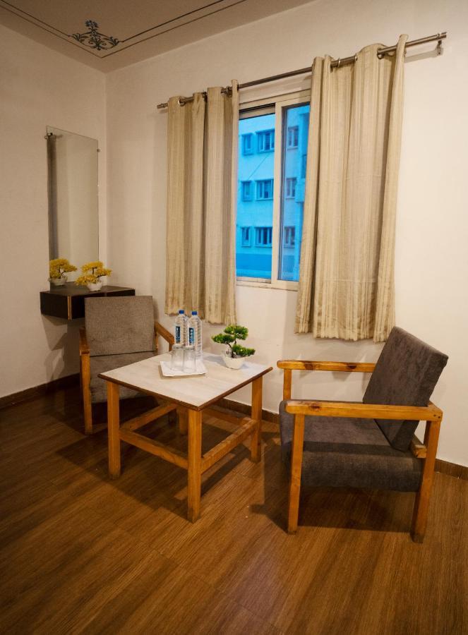 Tripli Hotels Arunoday Palace Ουνταϊπούρ Εξωτερικό φωτογραφία