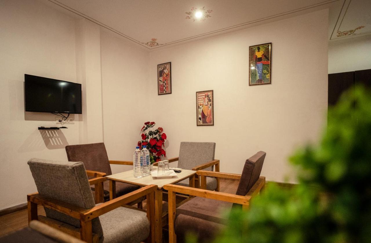 Tripli Hotels Arunoday Palace Ουνταϊπούρ Εξωτερικό φωτογραφία