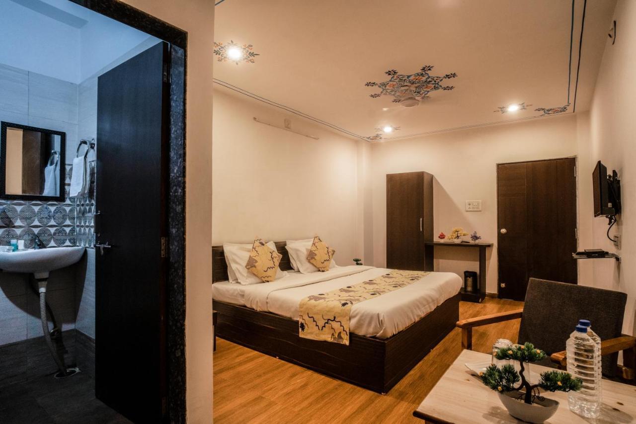 Tripli Hotels Arunoday Palace Ουνταϊπούρ Εξωτερικό φωτογραφία